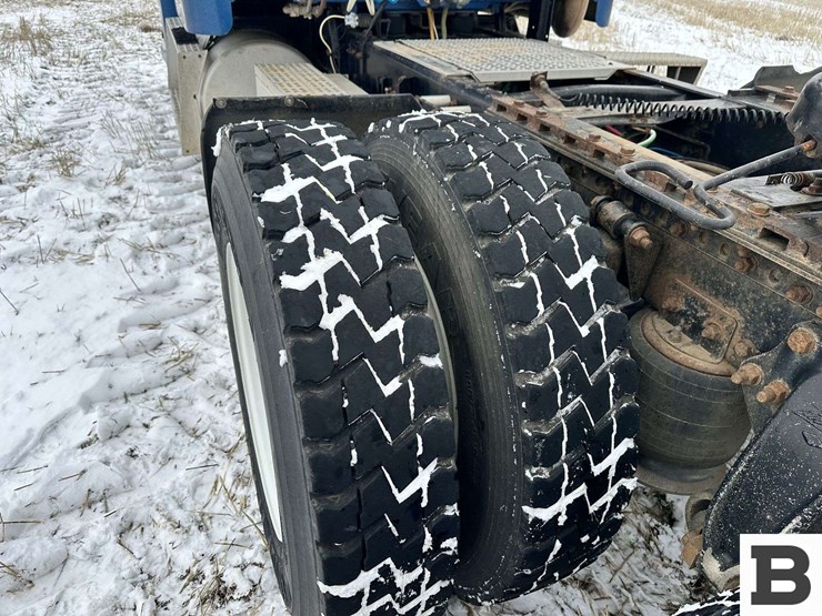 1999-freightliner-fld120-image-45