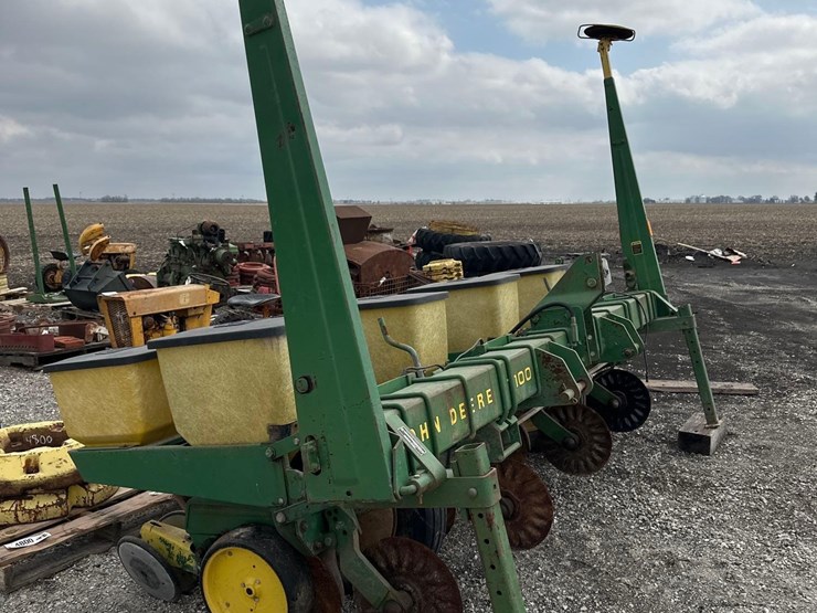 john-deere-4100-image-3