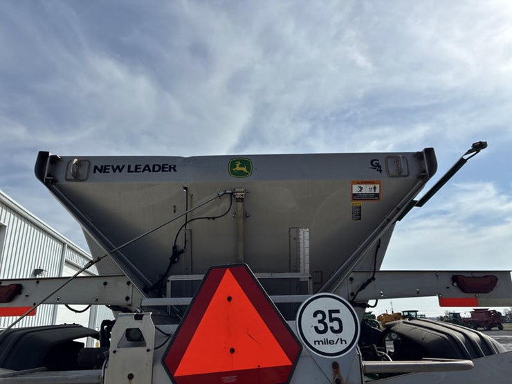 2022-john-deere-600r-image-29