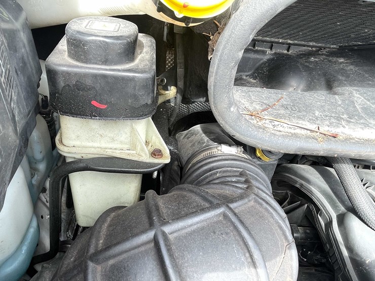 #1426-•-2016-white-ram-van-(has-wi-title)-(of)-image-38