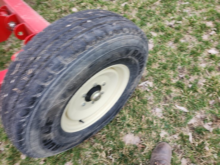 tag-#180,-10"x63'-hutchinson-swing-away-auger-image-6