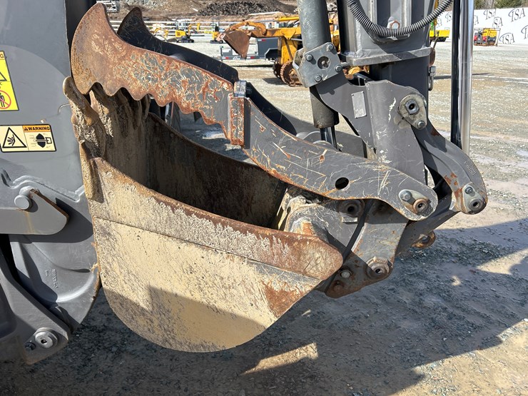 2012-volvo-bl70b-image-48