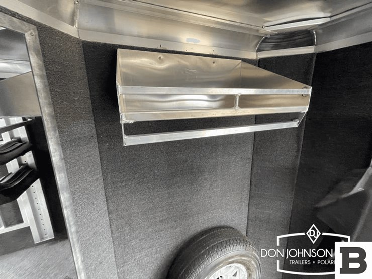 2024-featherlite-9400-72pt-2-h-horse-trailer-image-24