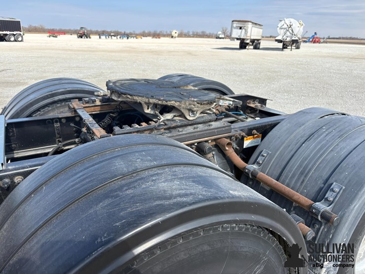 2015-freightliner-cascadia-113-image-9