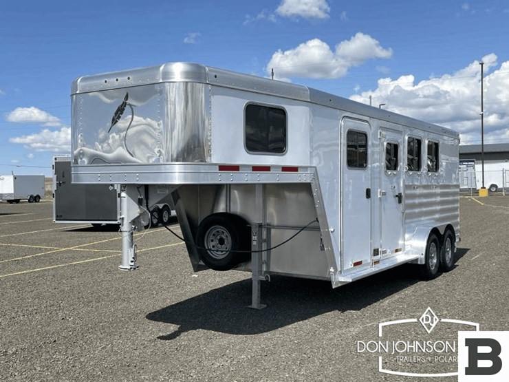 2023-featherlite-7541-304a-3-h-gooseneck-horse-trailer-image-1