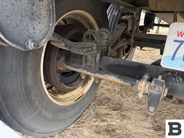 2007-neville-trailer-image-15