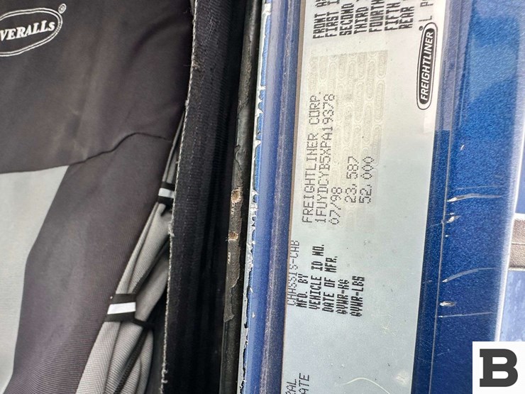 1999-freightliner-fld120-image-78