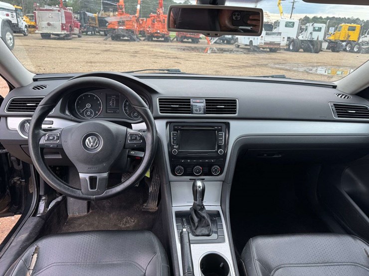 2013-volkswagen-passat-se-4-door-sedan---180,168-miles-image-12