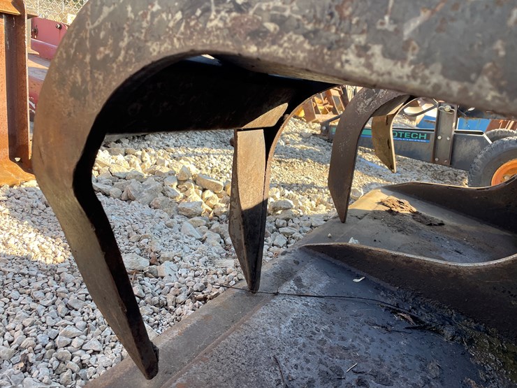 #6102-•-universal-mount-smooth-edge-grapple-bucket-image-8