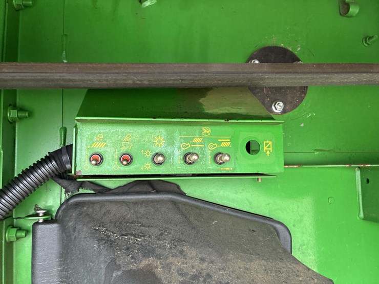 2014-john-deere-s680-image-16