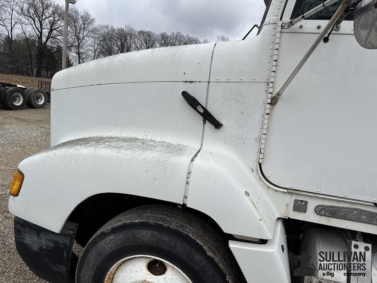 1996-freightliner-fld112-image-12