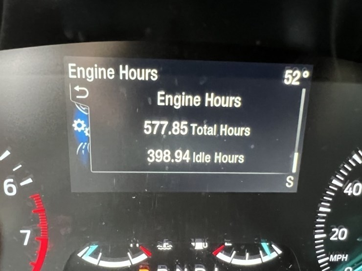 2023-ford-explorer-image-28