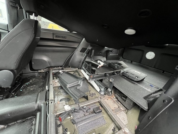 2023-ford-explorer-image-21