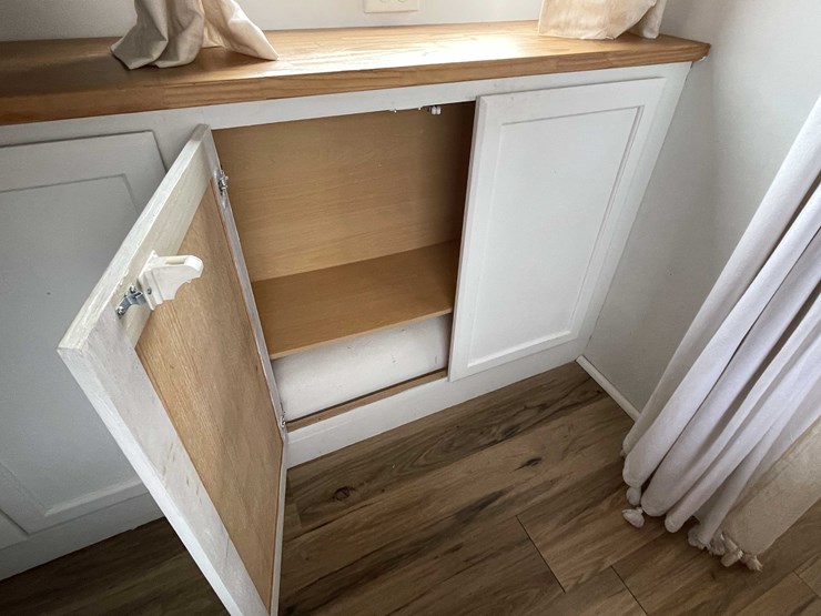 #1435-•-1978-airstream-land-yacht-31'---fully-remodeled,-road-ready-(has-wi-title)-(of)-image-37