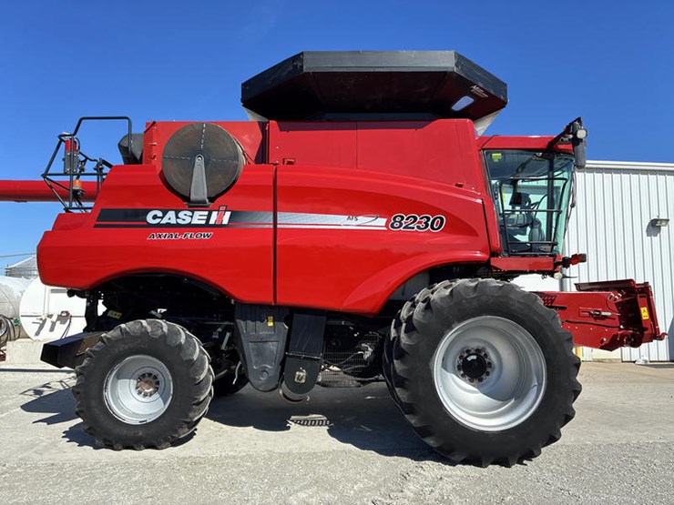 2012-case-ih-8230-image-4