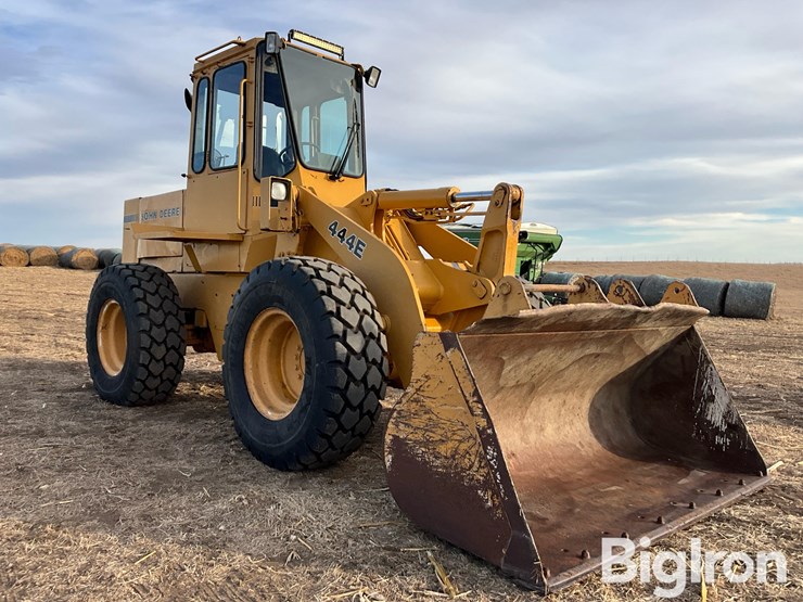 1992-deere-444e-image-3