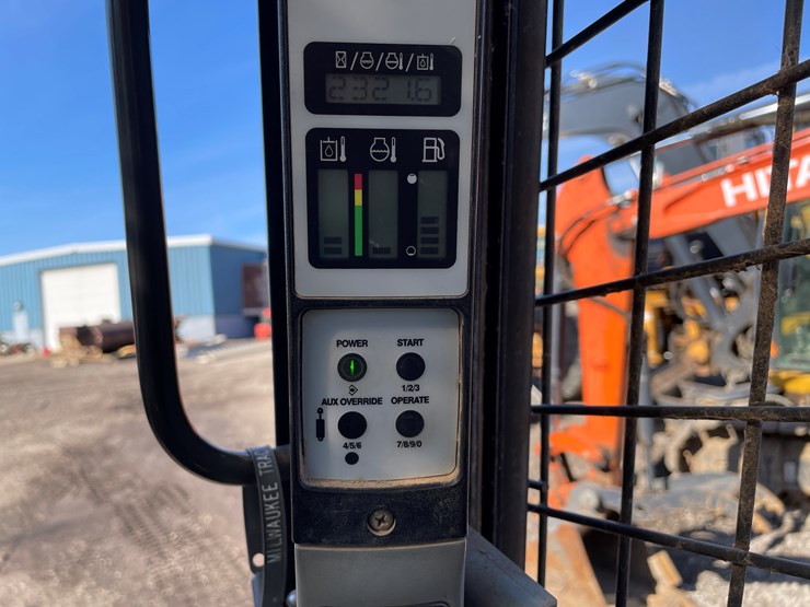 2019-new-holland-c237-image-31