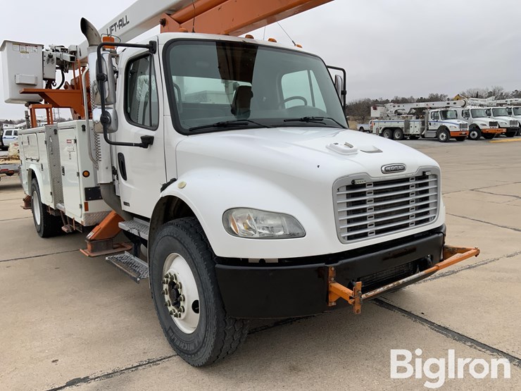 2006-freightliner-m2-106-image-16