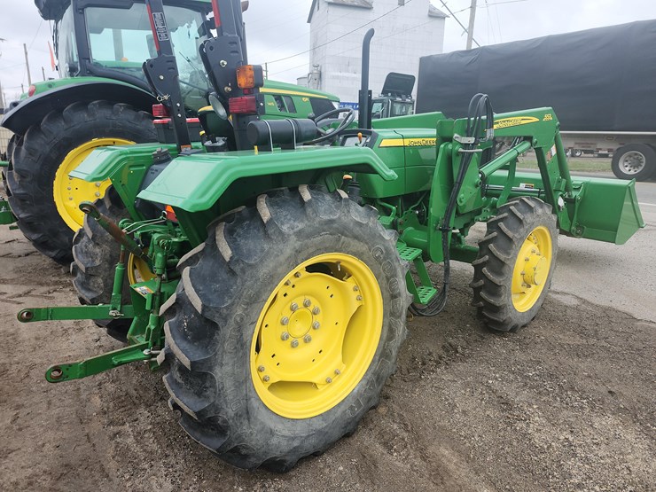 2011-john-deere-5045e-image-11