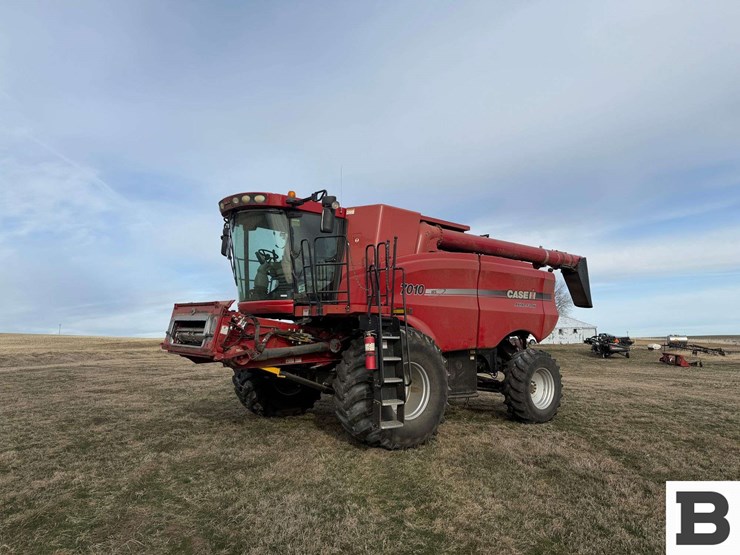 2008-case-ih-7010-image-2