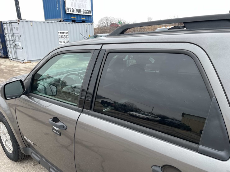 2011-ford-escape-image-35