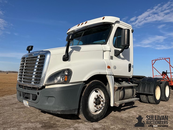 2016-freightliner-cascadia-125-image-1