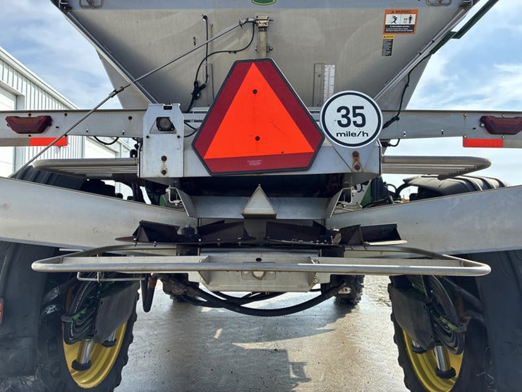 2022-john-deere-600r-image-30