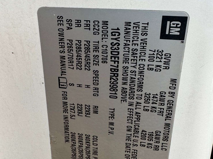 2011-cadillac-escalade-image-2