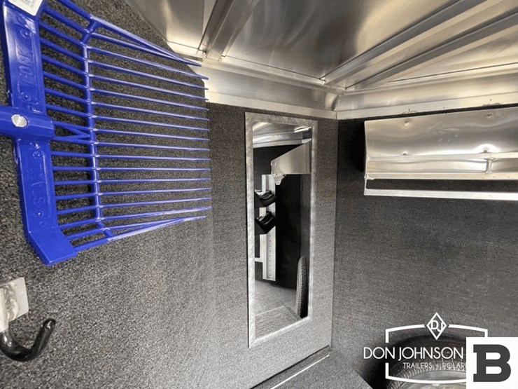 2024-featherlite-9400-72pt-2-h-horse-trailer-image-23
