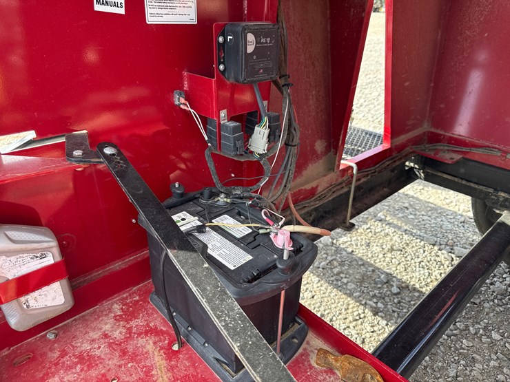 #5335-•-2022-patriot-245c-seed-tender-trailer-1m9p1f43xnm954125-&-34739-image-13