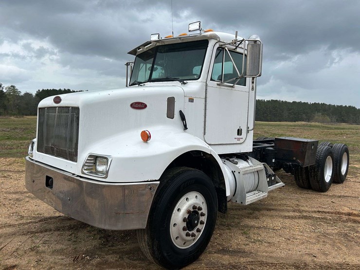 2001-peterbilt-330-image-1