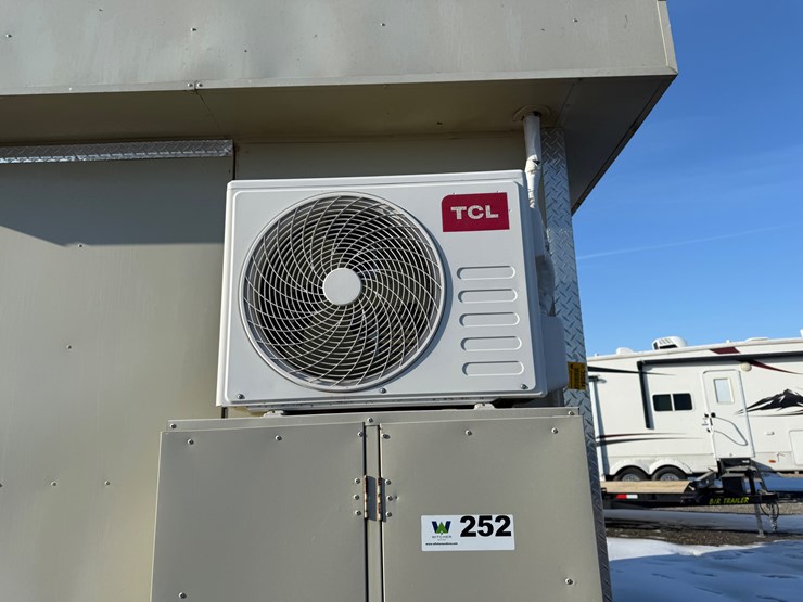 #252-•-t/a-16'-enclosed-food-trailer-inv#-35094-image-18