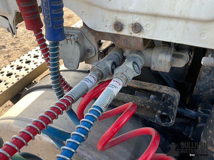 2016-freightliner-cascadia-125-image-12