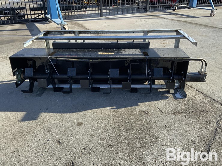 2025-massey-ferguson-730-image-2