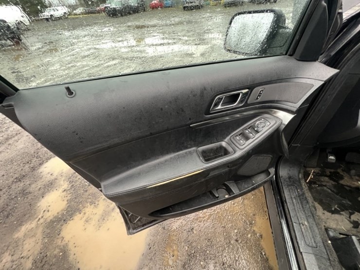 2018-ford-explorer-image-23