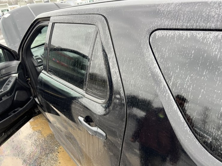 2018-ford-explorer-image-21