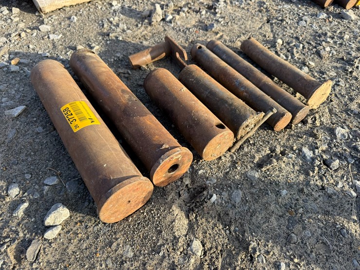 #37258-•-lot-of-excavator-pins-image-8