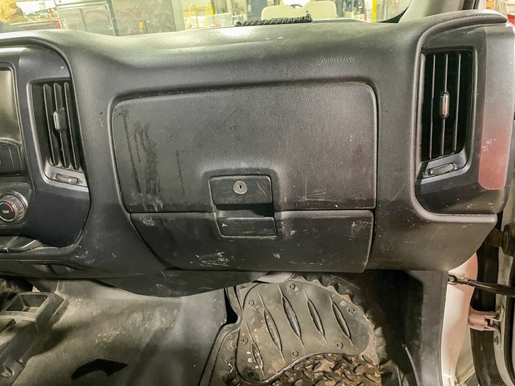 2015-chevrolet-silverado-2500hd-image-21