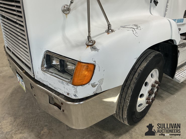 1999-freightliner-fld112-image-10