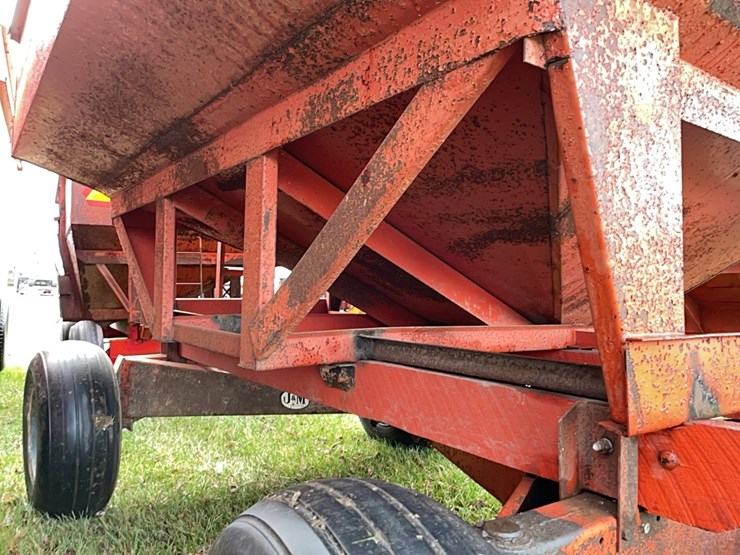 tag-#109,-200-bu-hopper-wagon-image-4