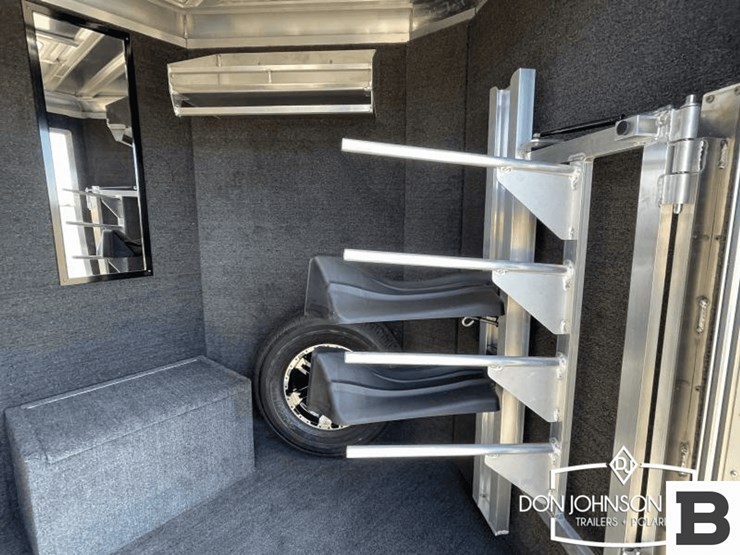 2025-featherlite-9400-72pt-2-horse-horse-trailer-image-23