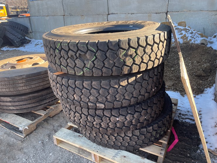 #6000-•-(4)-goodyear-11r22.5-truck-tires-image-1