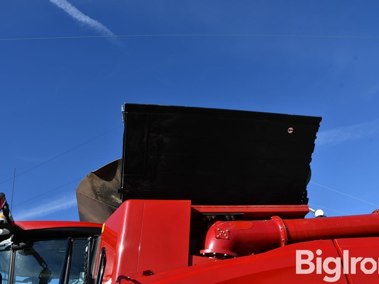 2017-case-ih-8240-image-15