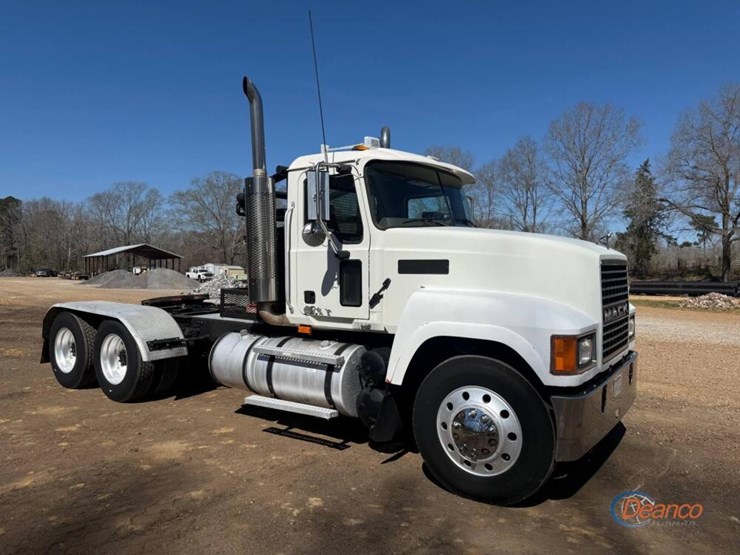 2007-mack-ch613-image-1