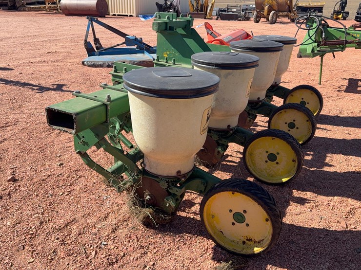 john-deere-corn-planter-image-6