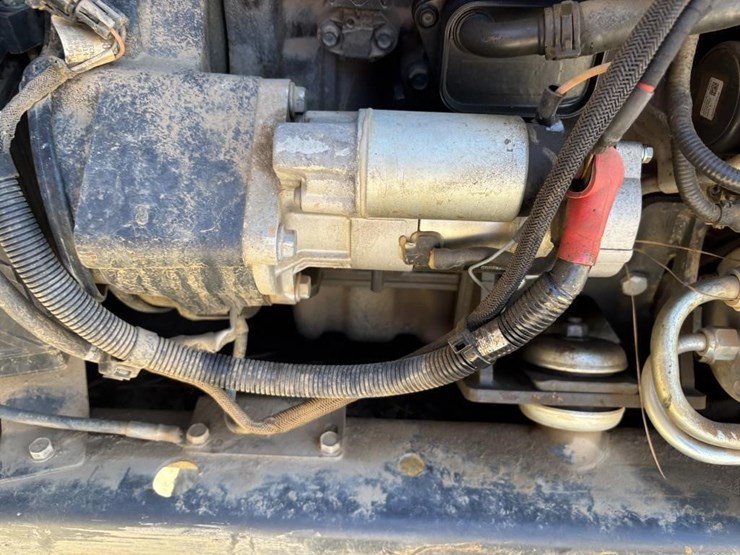 2018-bobcat-s550-image-39