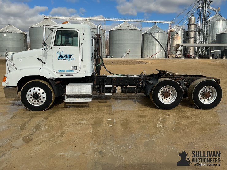 1999-freightliner-fld112-image-8