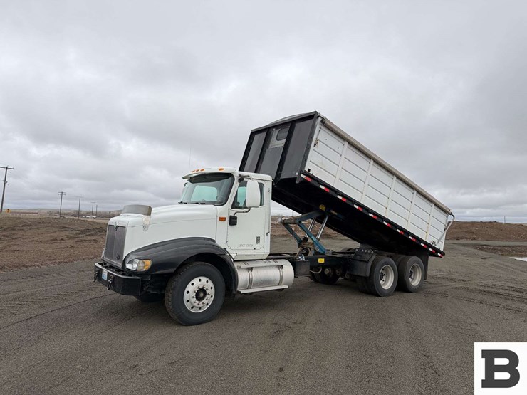 2001-international-9200-image-2