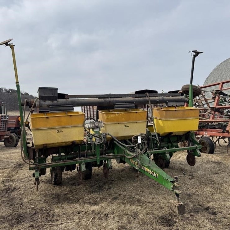 JOHN DEERE 1750