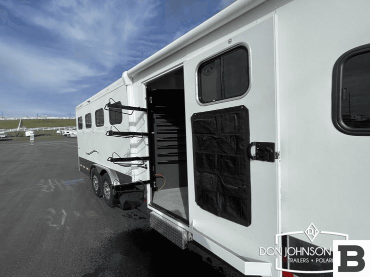 2024-trails-west-classic-lq-4-h-horse-trailer-image-17